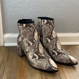 STEVE MADDEN Faux snakeskin booties